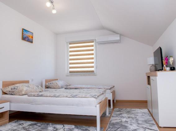 Apartmani Jezero Конич Екстериор снимка